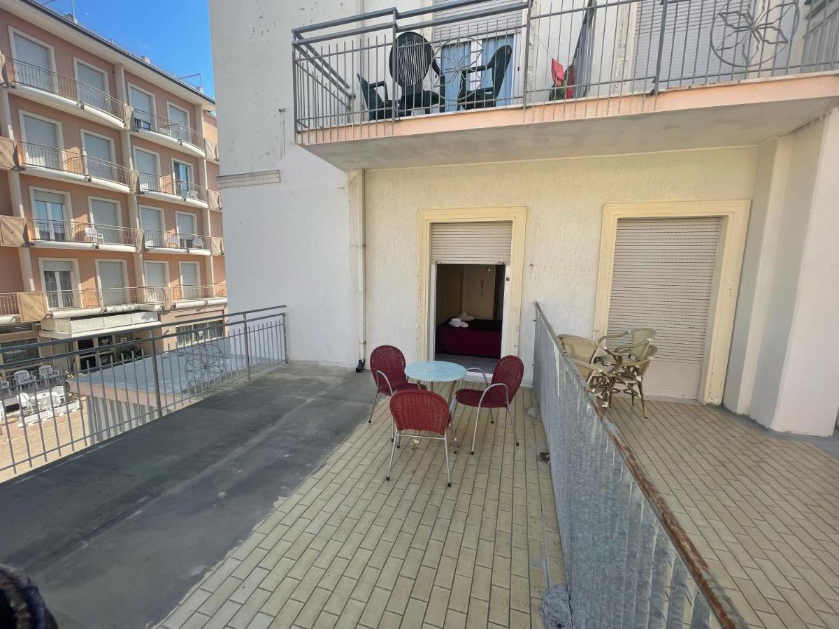 Hotel Malibu Mare Rimini Exterior photo