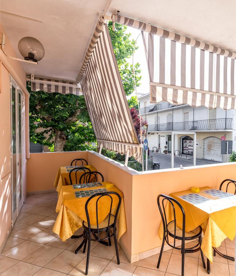 Hotel Malibu Mare Rimini Exterior photo