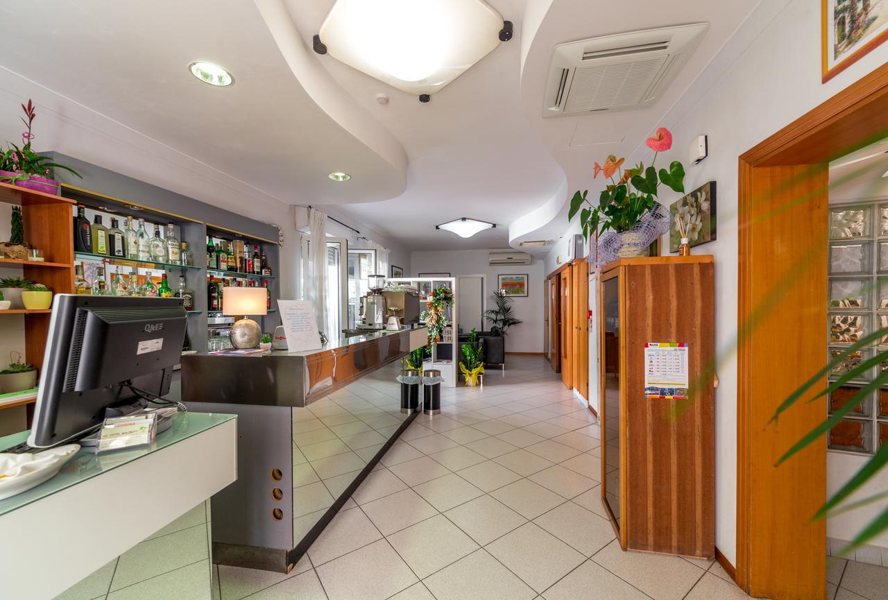 Hotel Malibu Mare Rimini Exterior photo